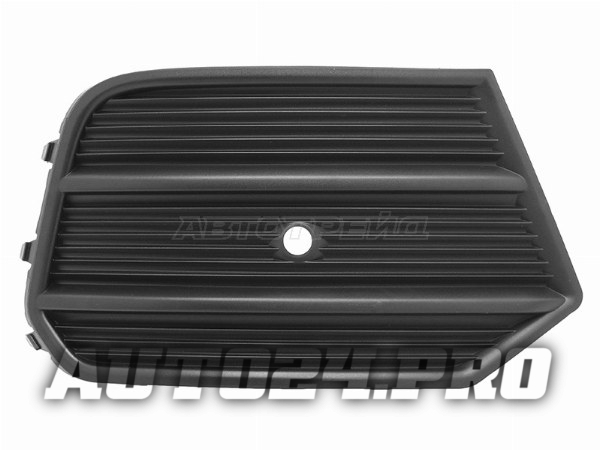 Решетка в бампер AUDI Q3 14-17 RH под сонар