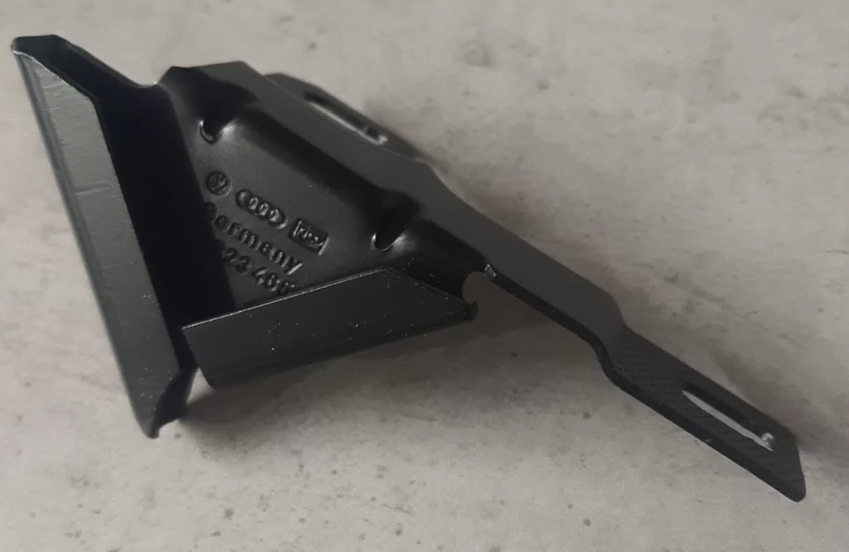 VAG 8G0823465B планка замка капота